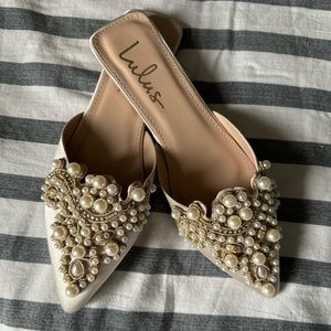 Lulus satin ivory Pearl pointed toe flats